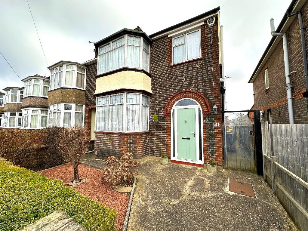 Northview Road, Round Green, Luton, Bedfordshire, LU2 7LF