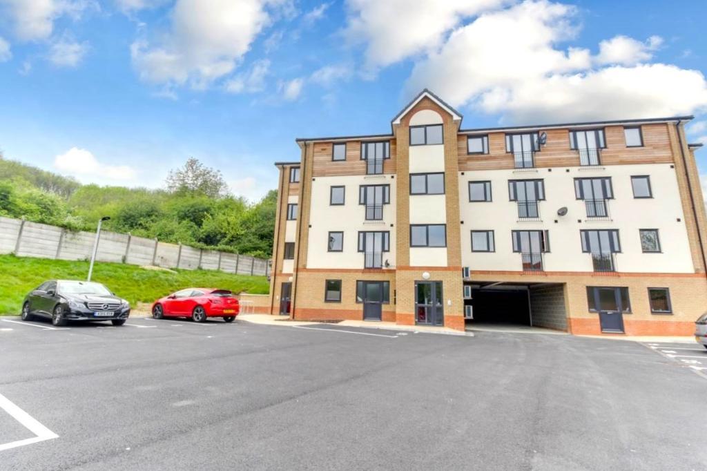 Mulberry Close, Dallow Road Area, Luton, Bedfordshire, LU1 1BZ